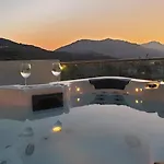 Casa Sofia Apt#2, By Hellocrete *