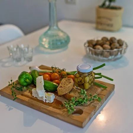 Casa Sofia Apt#2, By Hellocrete *