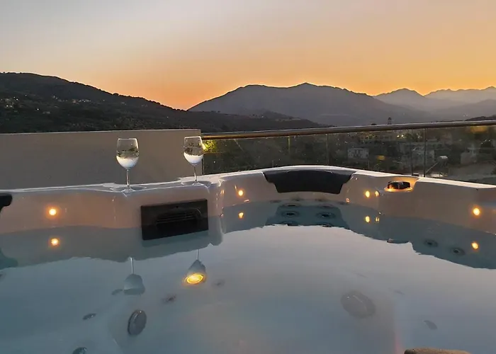 Casa Sofia Apt#2, By Hellocrete *